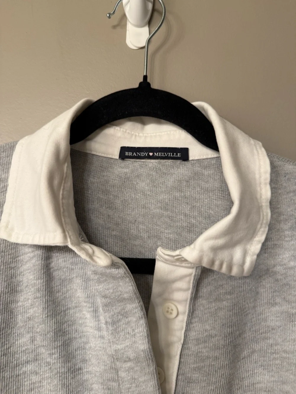 Brandy Melville Collared Long Sleeve Crop Top - Picture 5 of 7